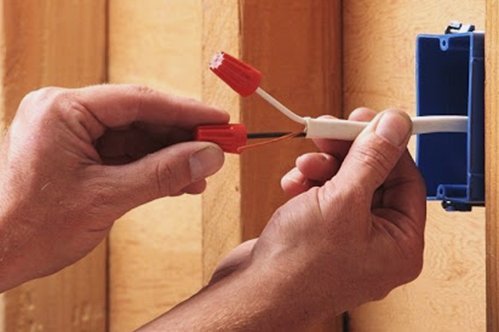 Особенности монтажа электрики в загородном доме и коттедже под ключ