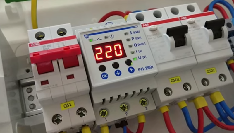 Реле напряжения, что это? Как защитить дом от скачков