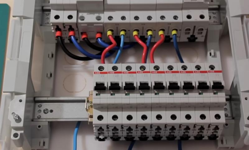 Как правильно установить и собрать щиток электрический?