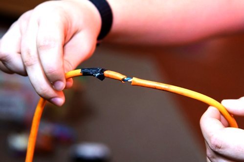 Перебит скрытый кабель в стене - что делать?