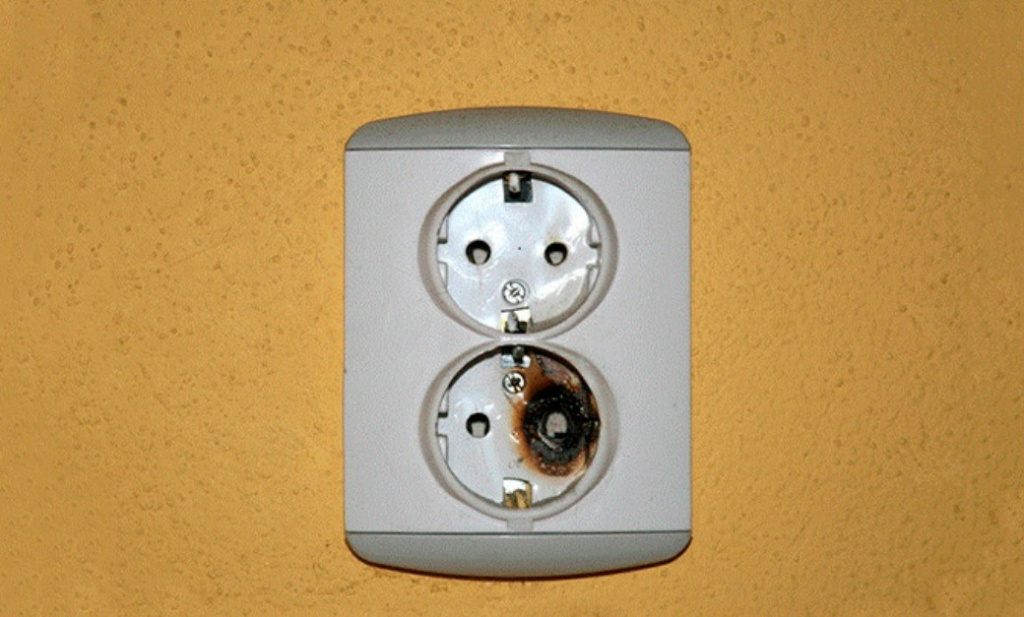 признаки износа розетки